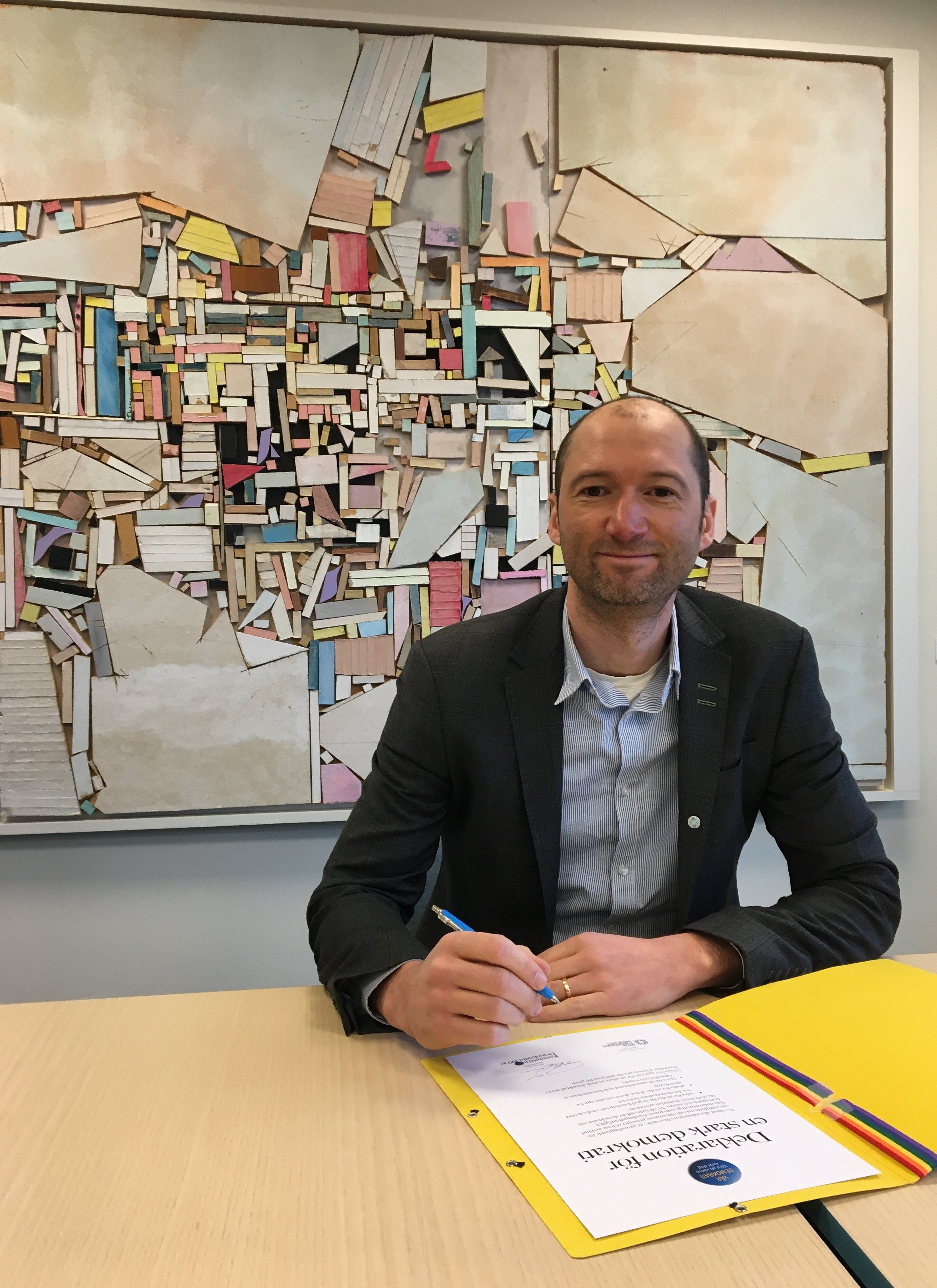 Undertecknande av demokratideklarationen